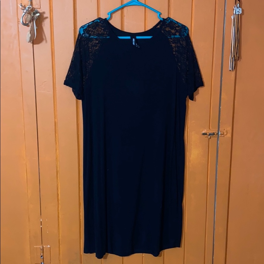 Agnes and Dora lace Raglan dress